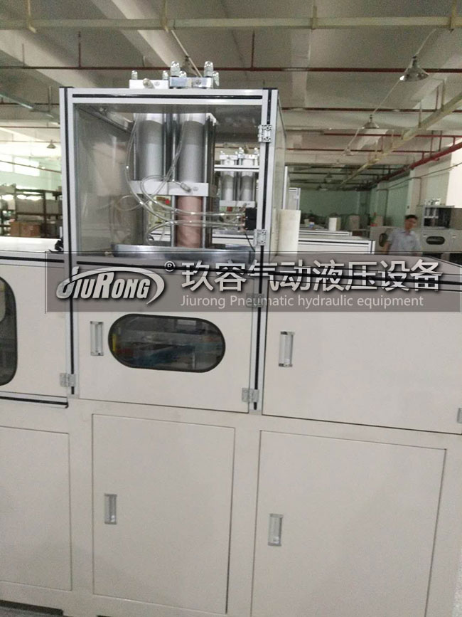 客戶的鋰電池極耳成型機(jī)，自動入殼機(jī)產(chǎn)品圖