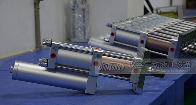 氣液增壓缸產(chǎn)品圖 氣液增壓缸產(chǎn)品圖